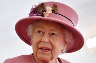 The Queen Elizabeth II Will "Never Live At Buckingham Palace Again"