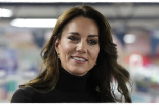 With This Stunning style, Princess Kate Has Snagged The 'Glass Hair' Beauty Trend